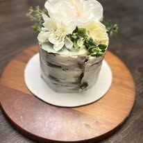 6 inch deorated cake