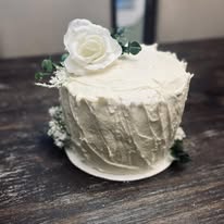 6 inch deorated cake